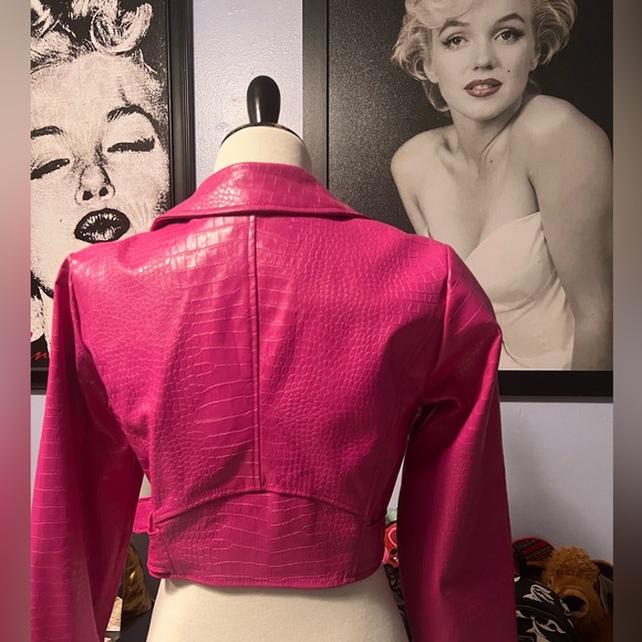 Hot pink vegan leather crop jacket - Picture 2 of 2
